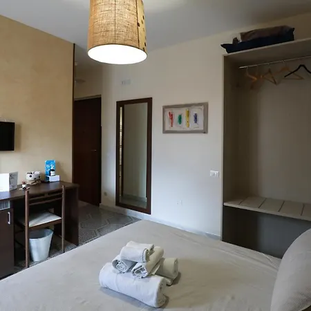 Il Tritone Bed & Breakfast *
